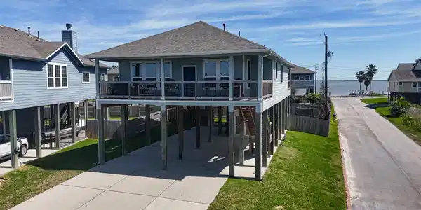 1300 Menard Avenue