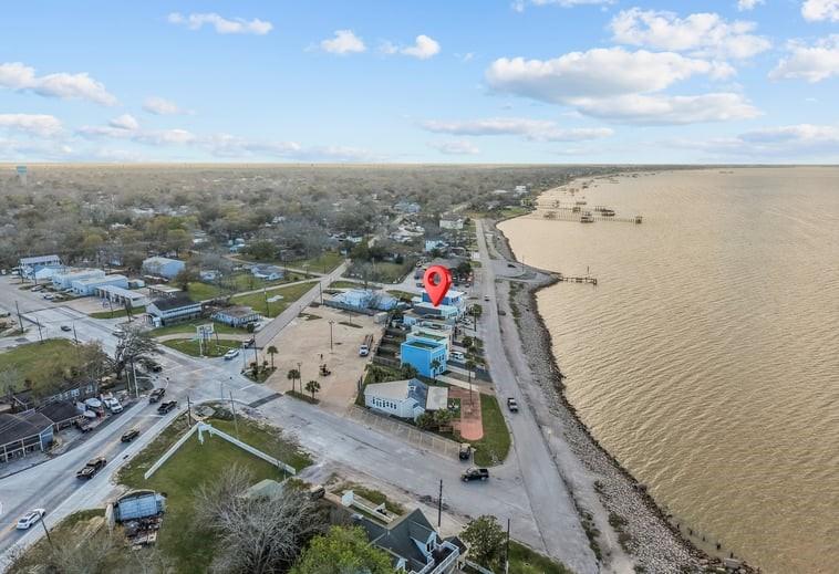 Image 4: amazing views of Galveston Bay!
