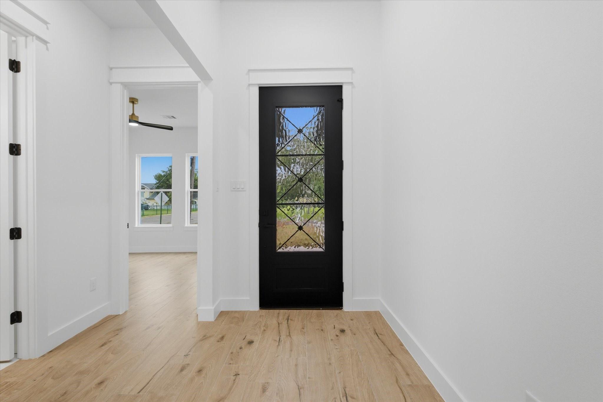 Image 2: Welcome Home! Make a striking first impression wit