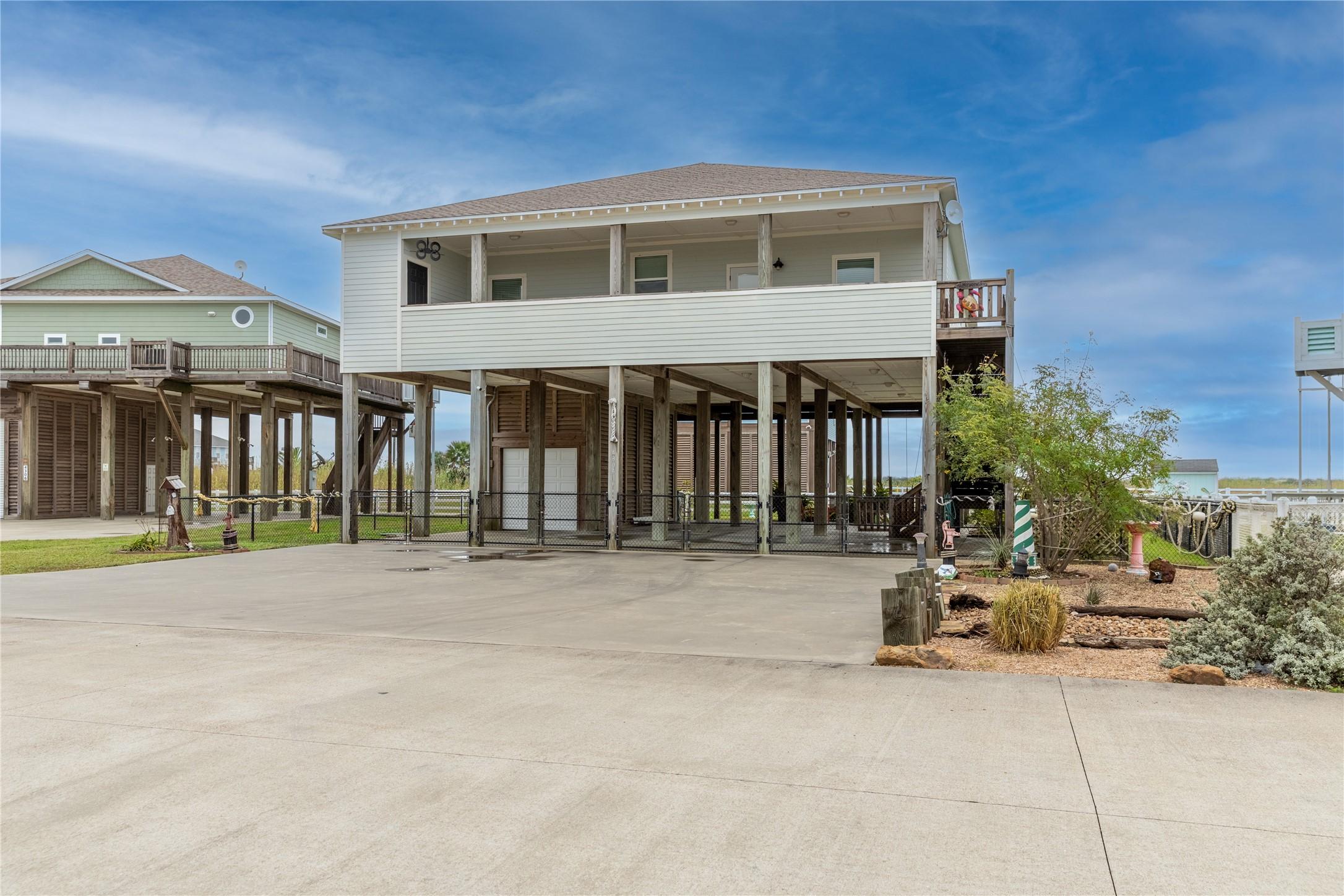 Image 2: CUSTOM BEACH HOUSE!