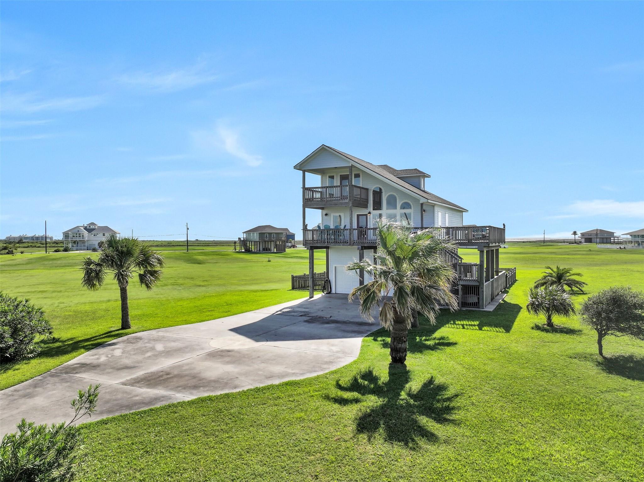 Image 2: Long driveway provides ample parking for guests