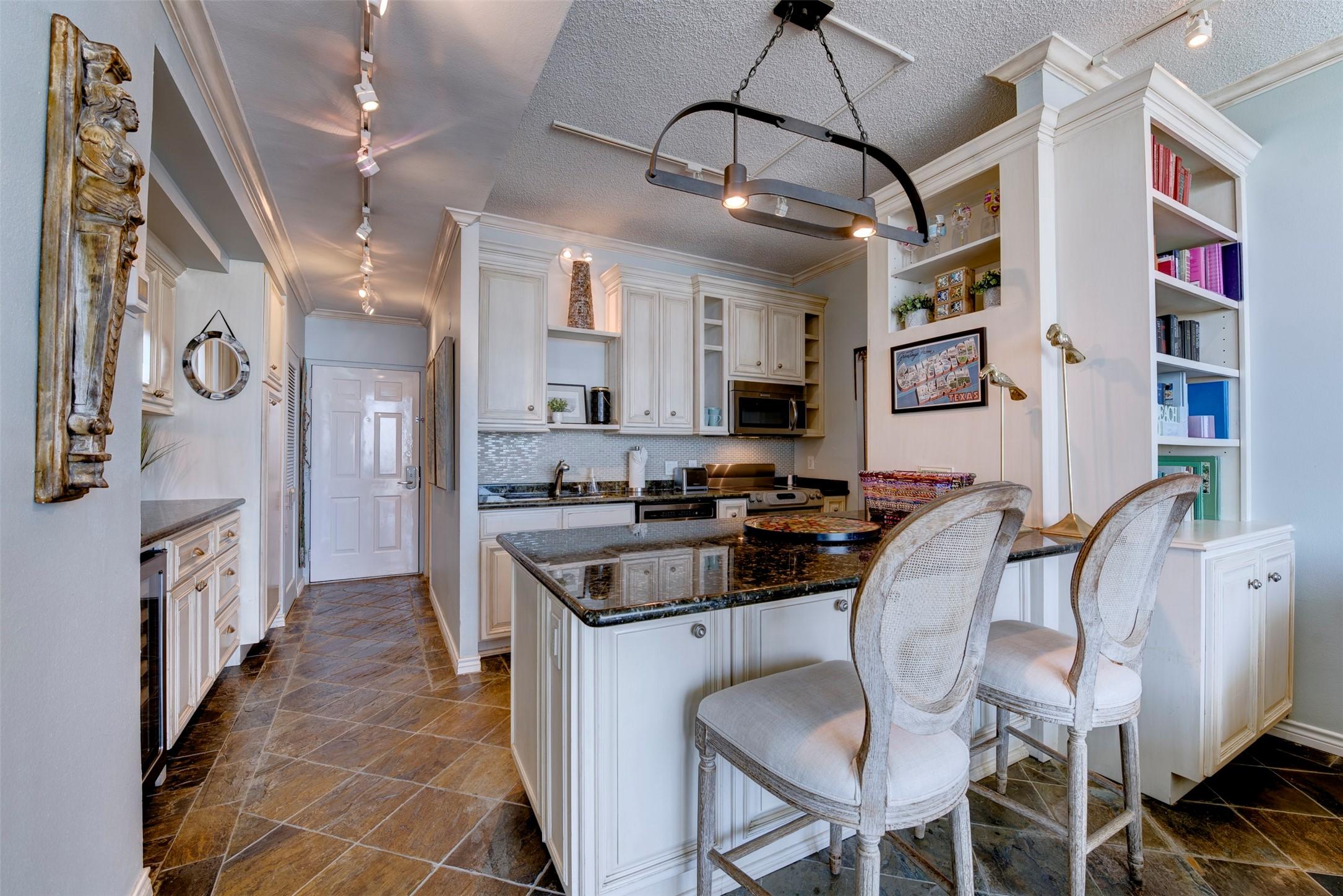 Image 2: Fabulous kitchen!