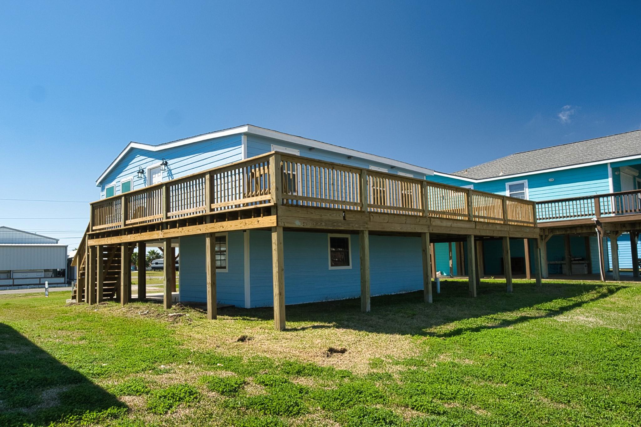 Image 2: Wrap-around deck on 3 sides of the home for plenty