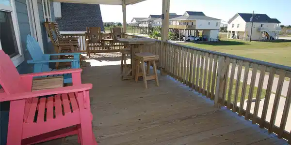 Image 2: Nice front deck with plenty of seating room.