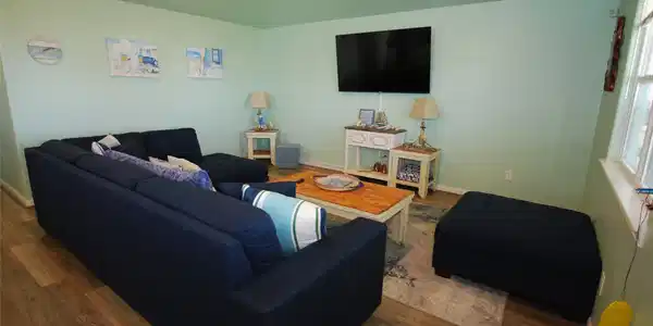 Image 4: Spacious living room in this great floor plan.