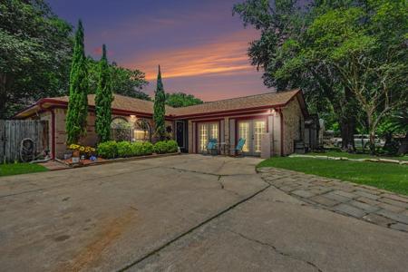 305 Seabreeze Drive