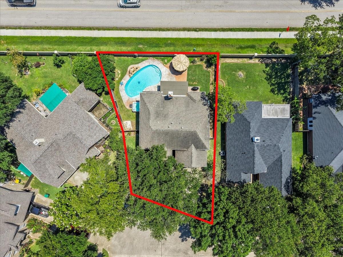 Image 4: Oversized cul-de-sac lot with sparkling pool and n