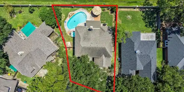 Image 4: Oversized cul-de-sac lot with sparkling pool and n