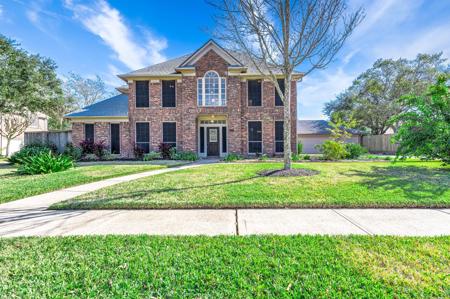 910 Pinewood Lane