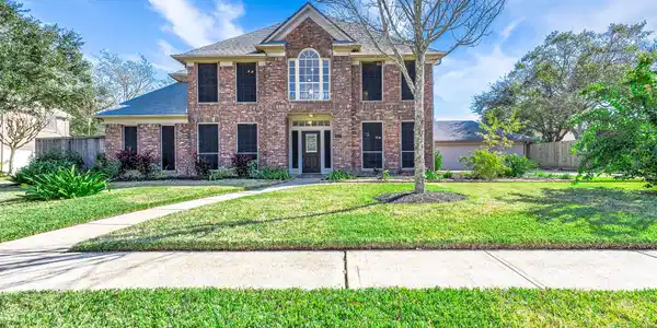 910 Pinewood Lane