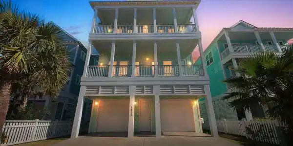3815 Sea Breeze Lane