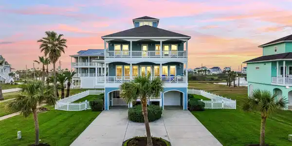 Image 4: 5 bedrooms 4.5 Baths