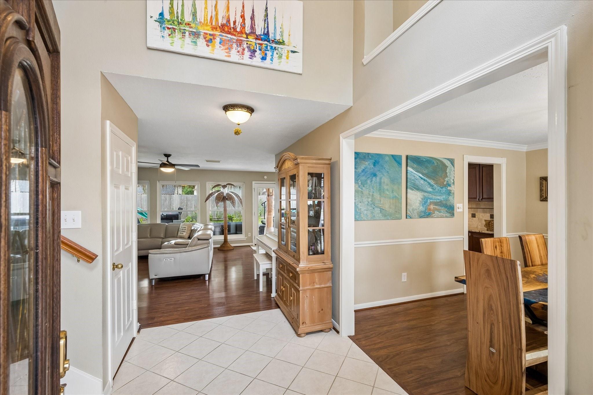 Image 3: Entryway to the home