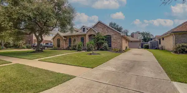 2506 Guilbeau Lane
