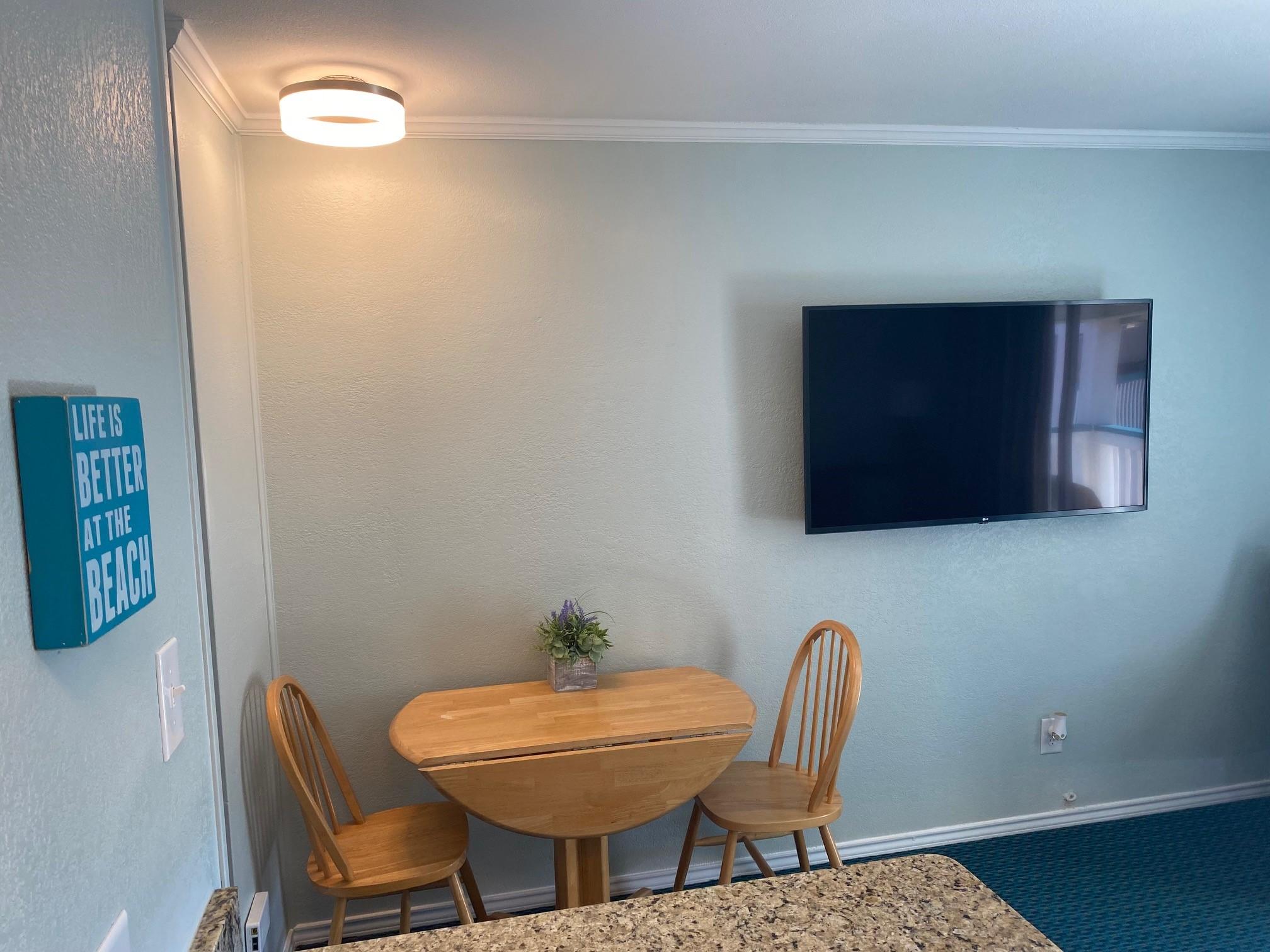 Image 4: Dining area