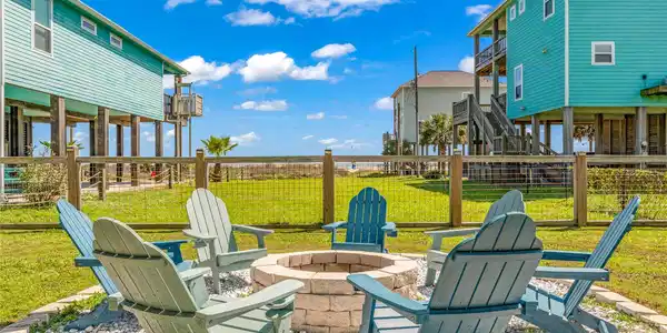 Image 3: Welcome to your outdoor hideaway. Spacious fenced