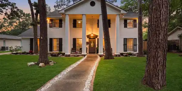 215 Whispering Oaks Drive