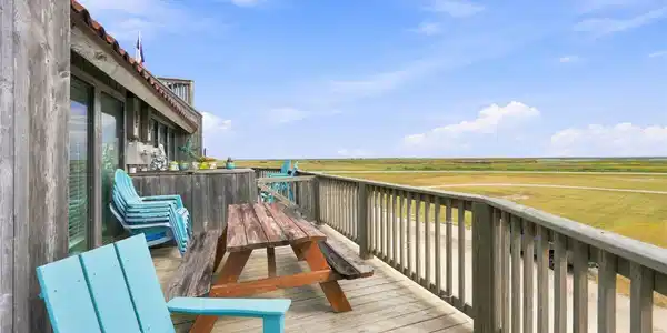 Image 3: Spacious deck for relaxing