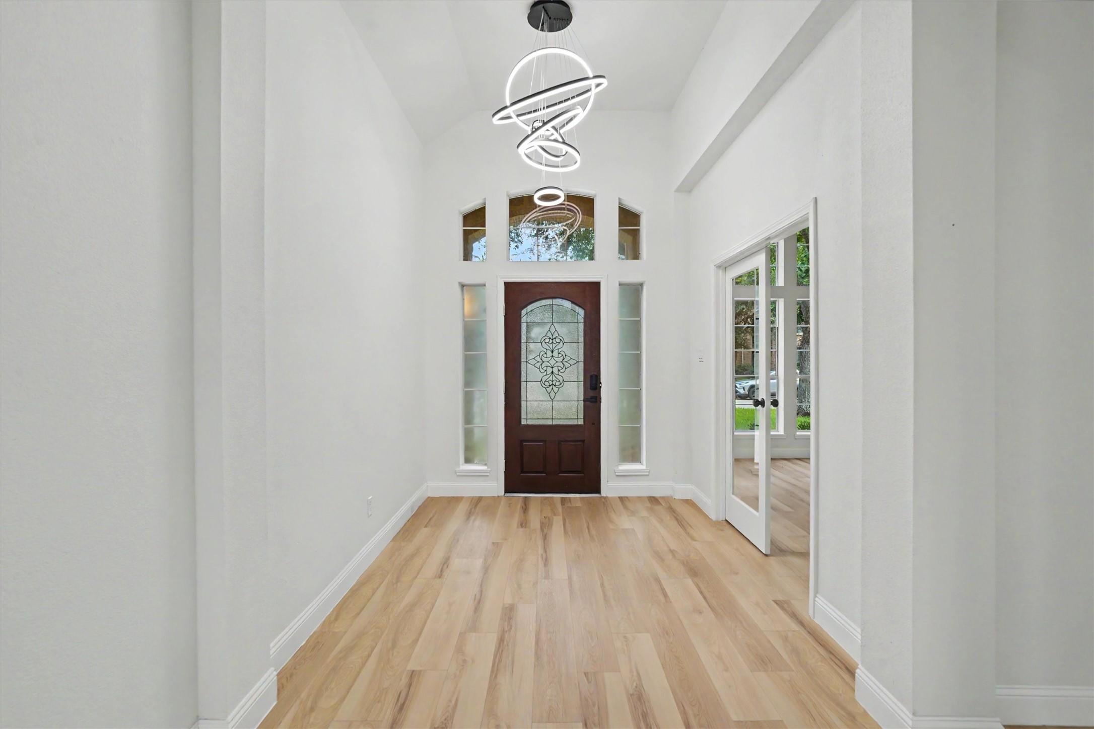 Image 3: Modern light fixture at the entry, private study a
