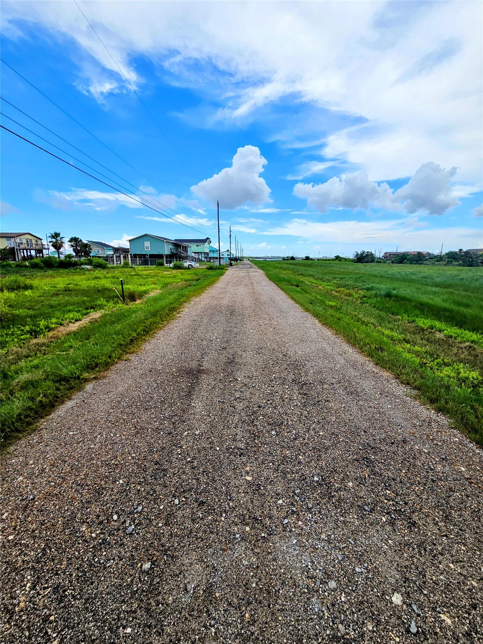 Image 3: View North on East Hunter Drive