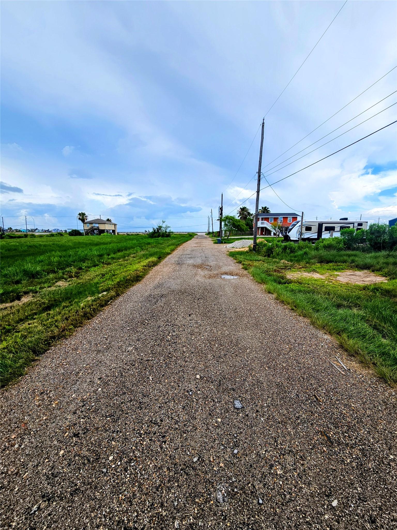 Image 4: View South on East Hunter Drive