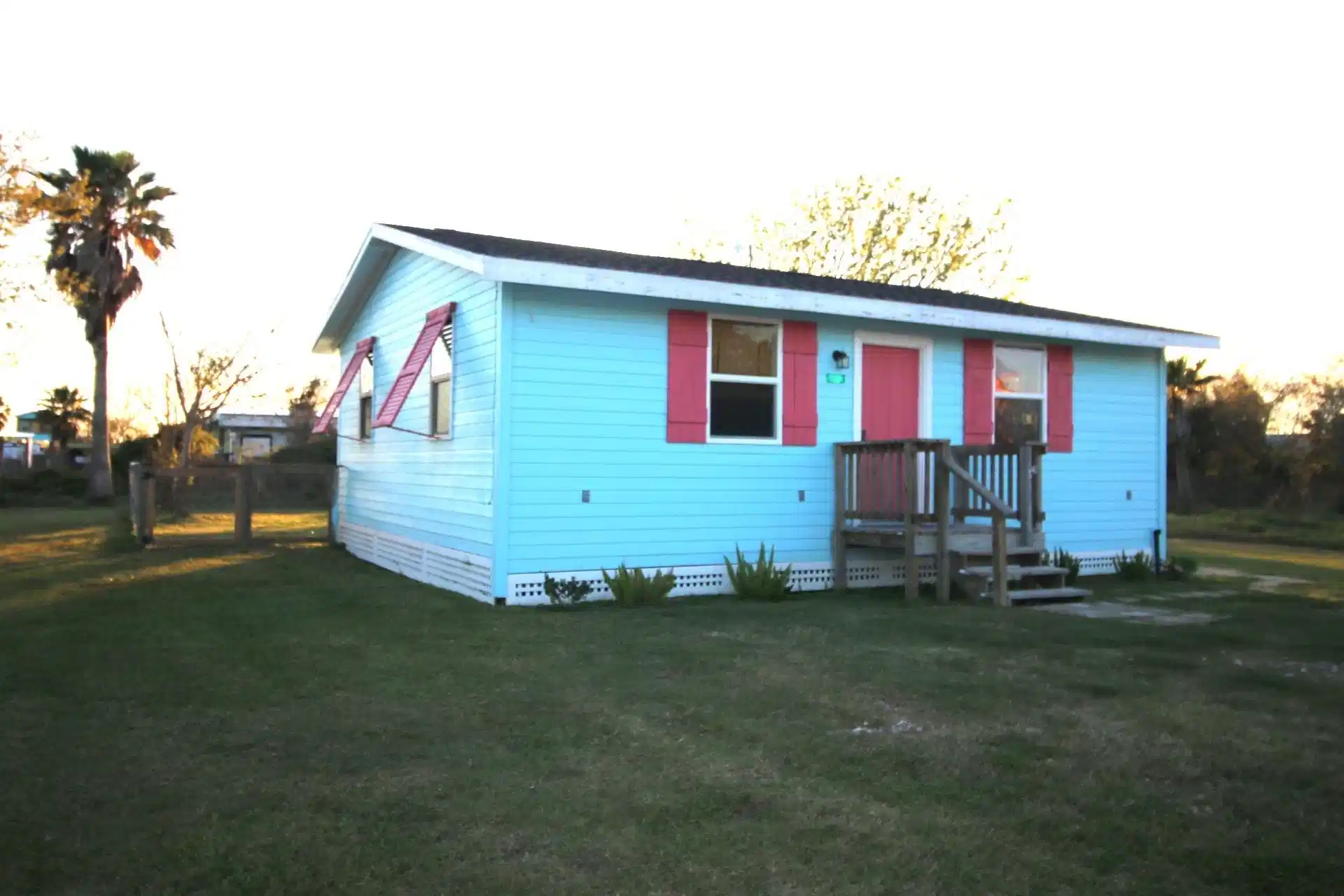 Image 1: Completely UPDATED in center of Crystal Beach just