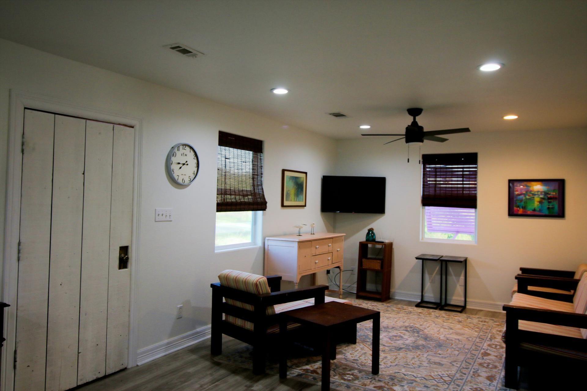 Image 4: Cozy living room with neutral walls and a ceiling