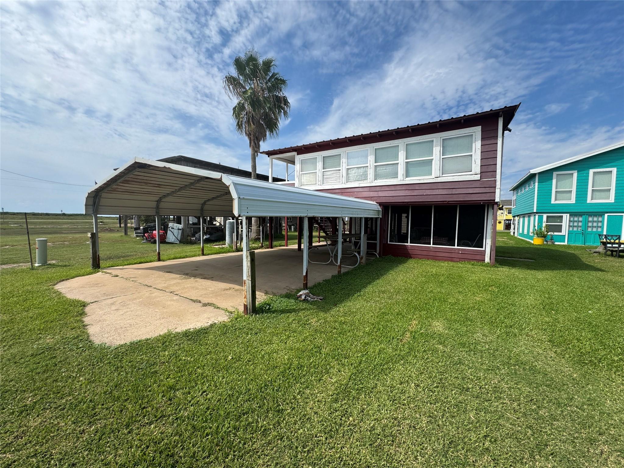 Image 1: A welcoming fa&ccedil;ade framed by open sky and uninterr