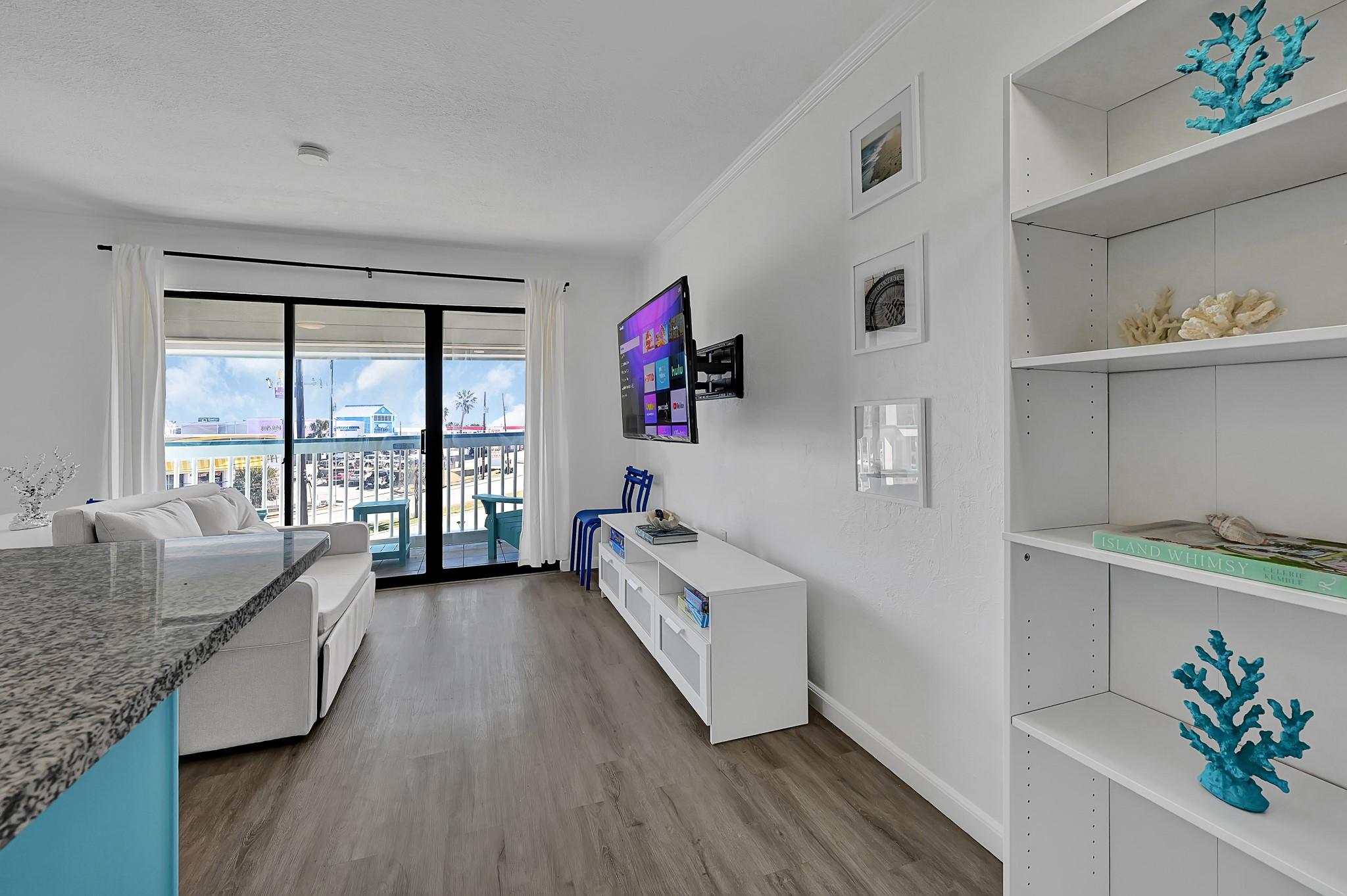 Image 4: Living Room