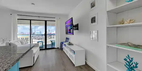 Image 4: Living Room