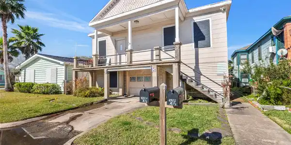 4322 Avenue R 1/2