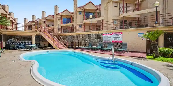 Image 3: Pool area