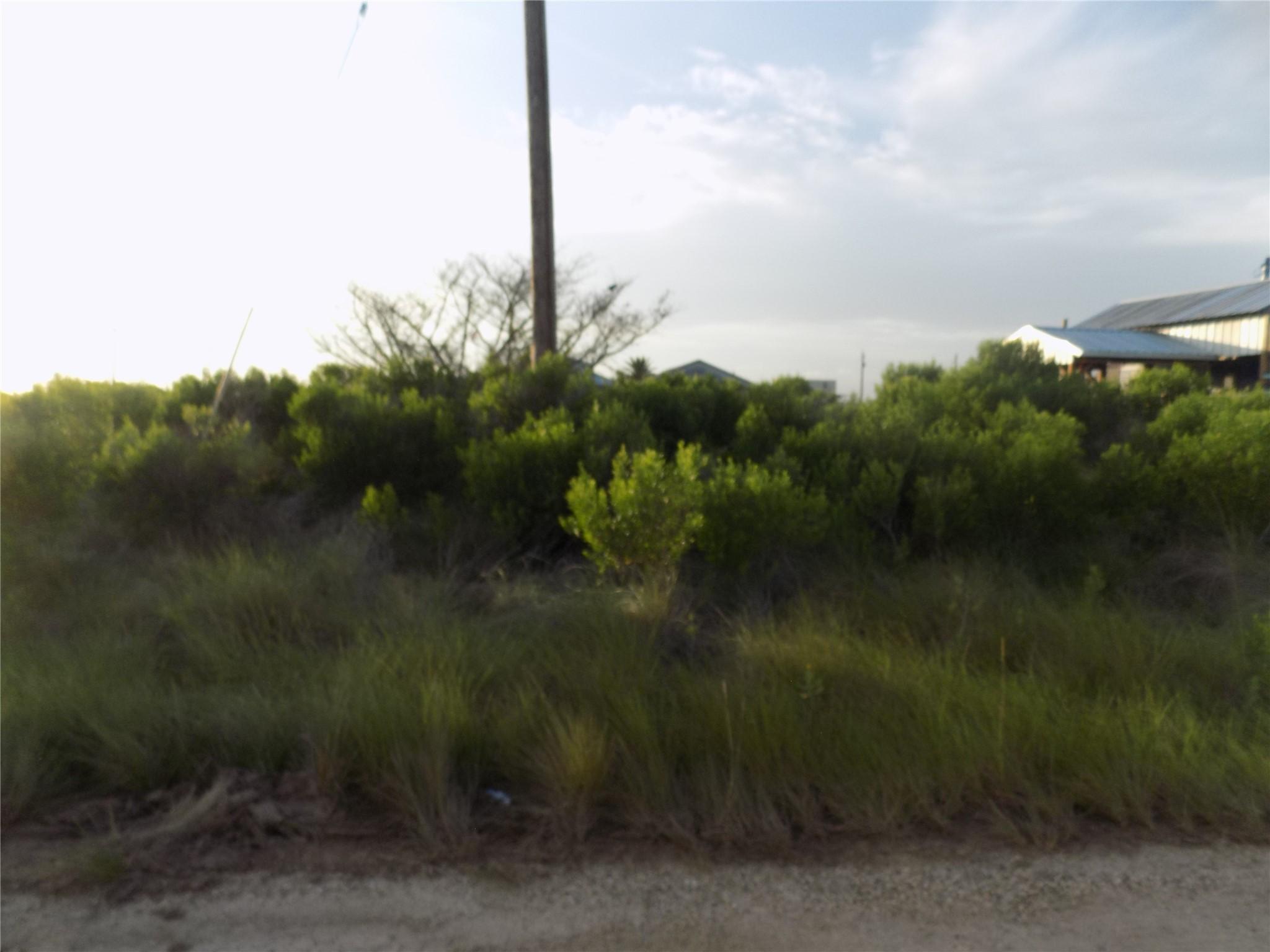 Image 1: Unimproved waterfront lot.  2nd lot in from the pa