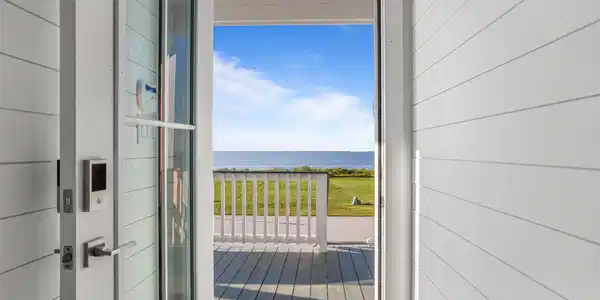 Image 4: Welcome home! Coastal touch from the entry on incl