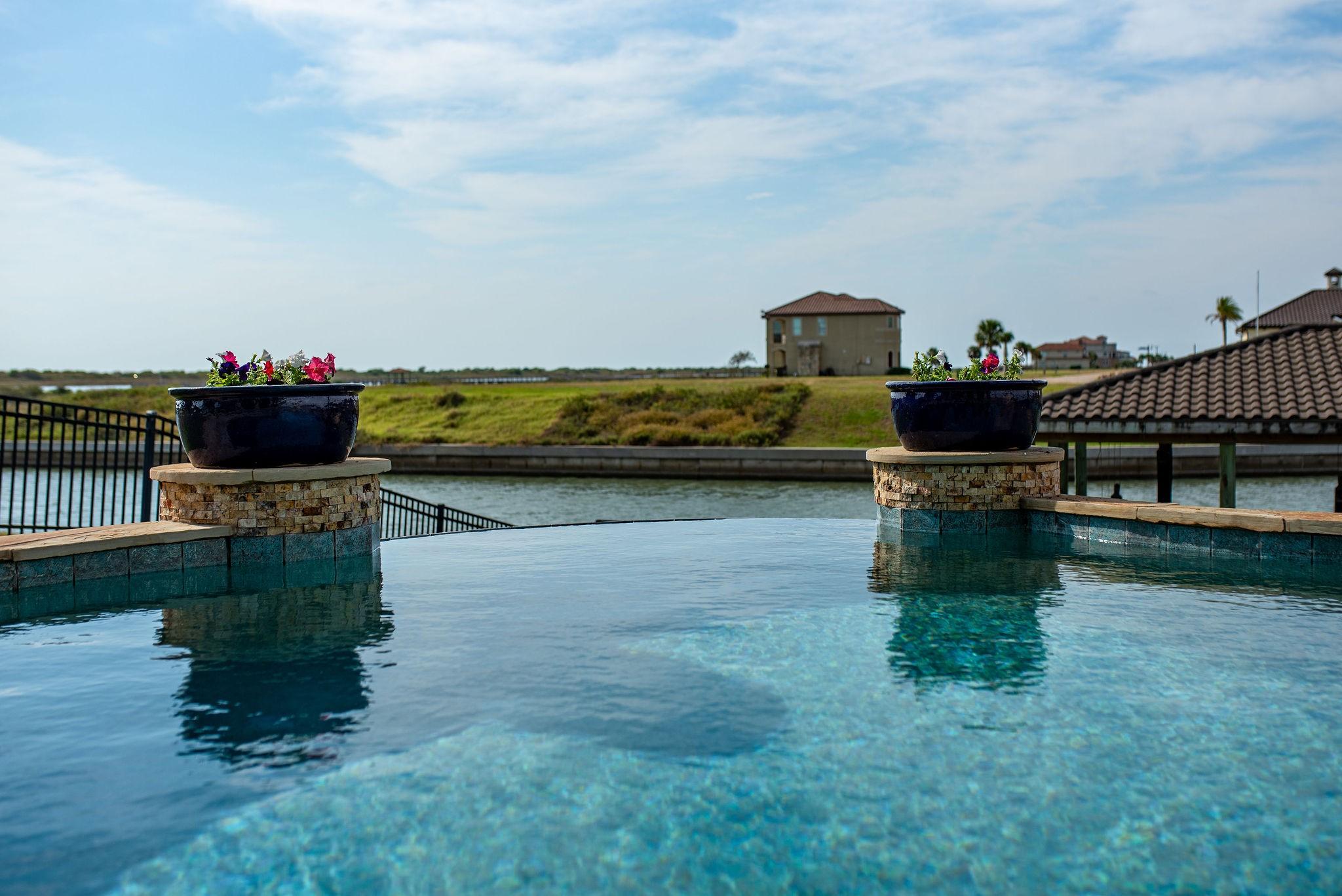 Image 3: Beautiful 5-bedroom home on water with heated pool