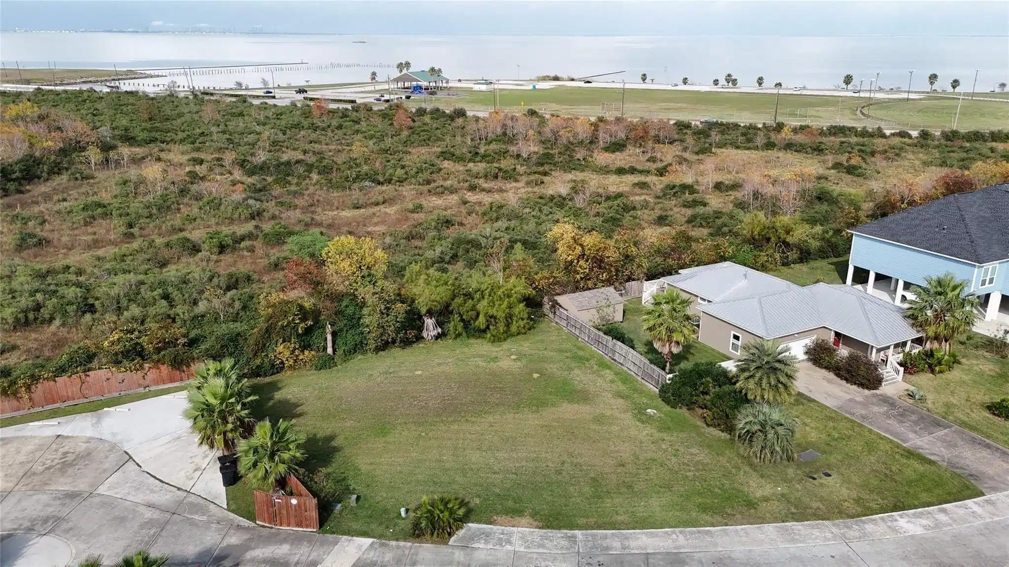 Image 1: Lot