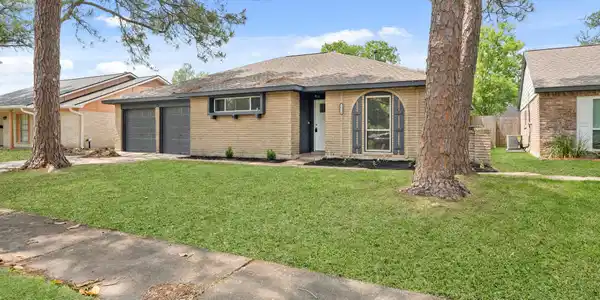 16114 Reseda Circle