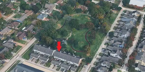 Image 2: Amazing park view location