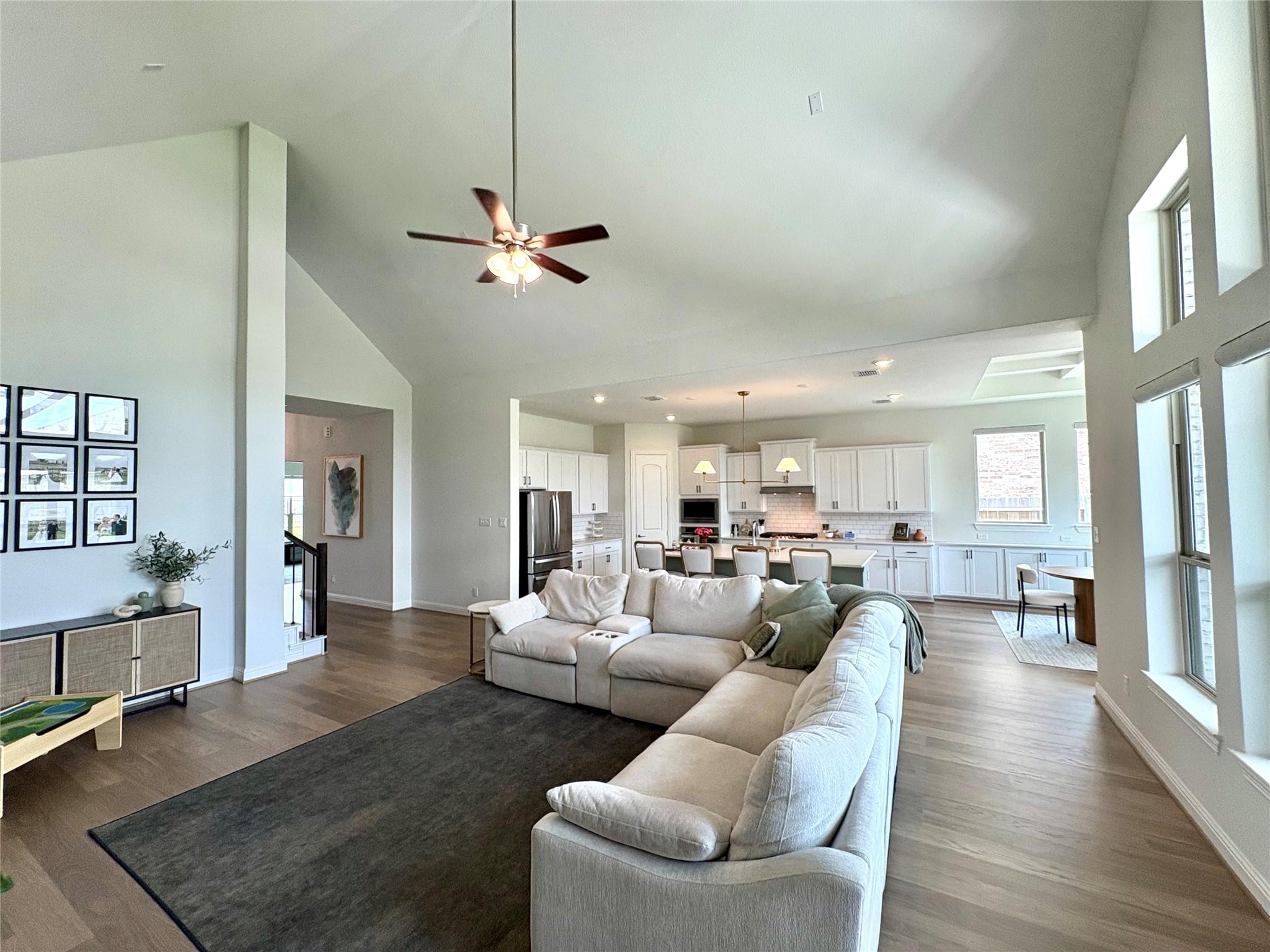 Image 4: Great entertaining space