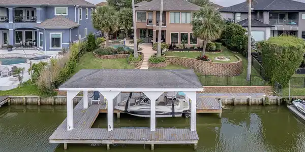 2938 n Island Drive