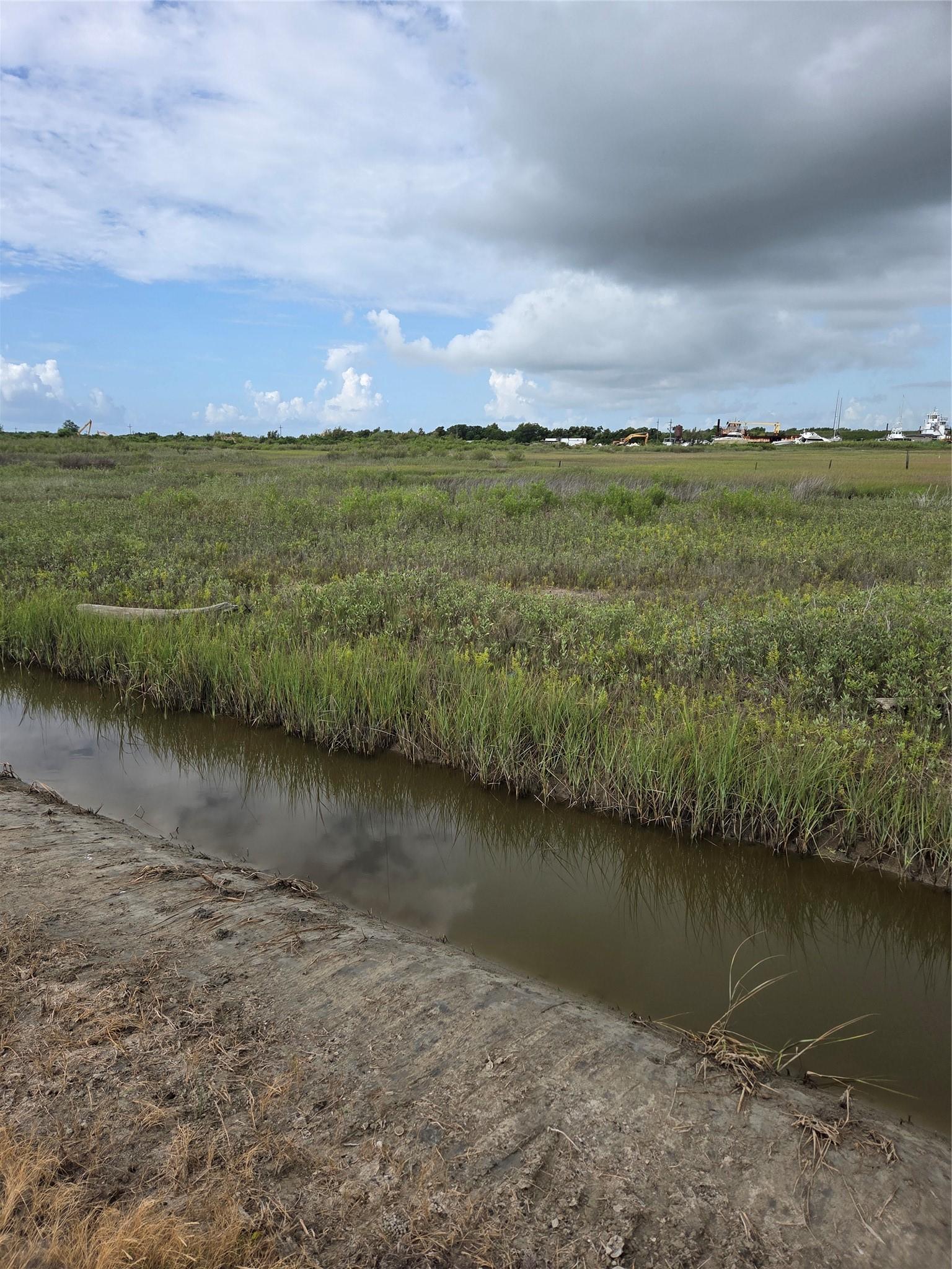 Image 3: 4,300 square feet of prime land for sale&mdash;the perfe