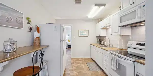 Image 4: Kitchen view highlighting the extended counter spa