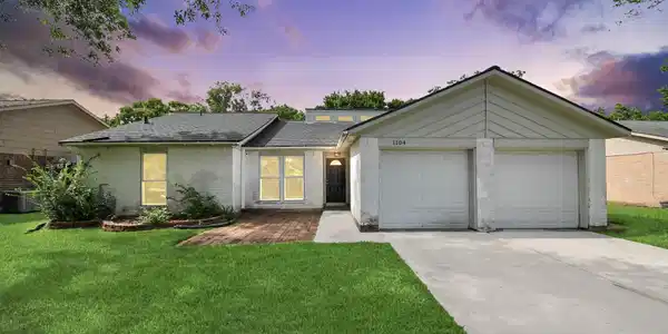 1104 N Heron Drive