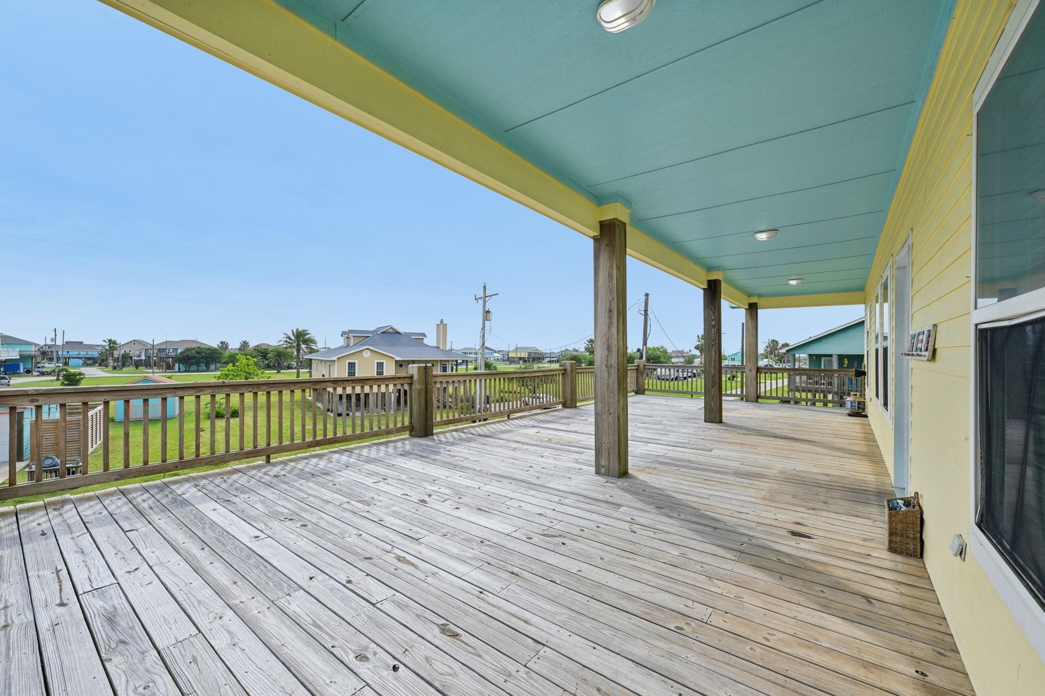 Image 3: Wrap around deck!