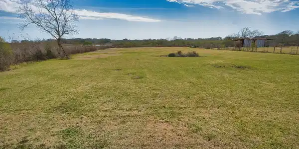 Image 4: View of included lot
