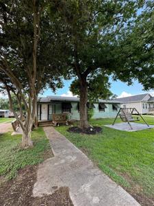 411 & 411 1/2 Humphrey Avenue