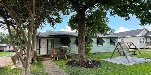 411 & 411 1/2 Humphrey Avenue
