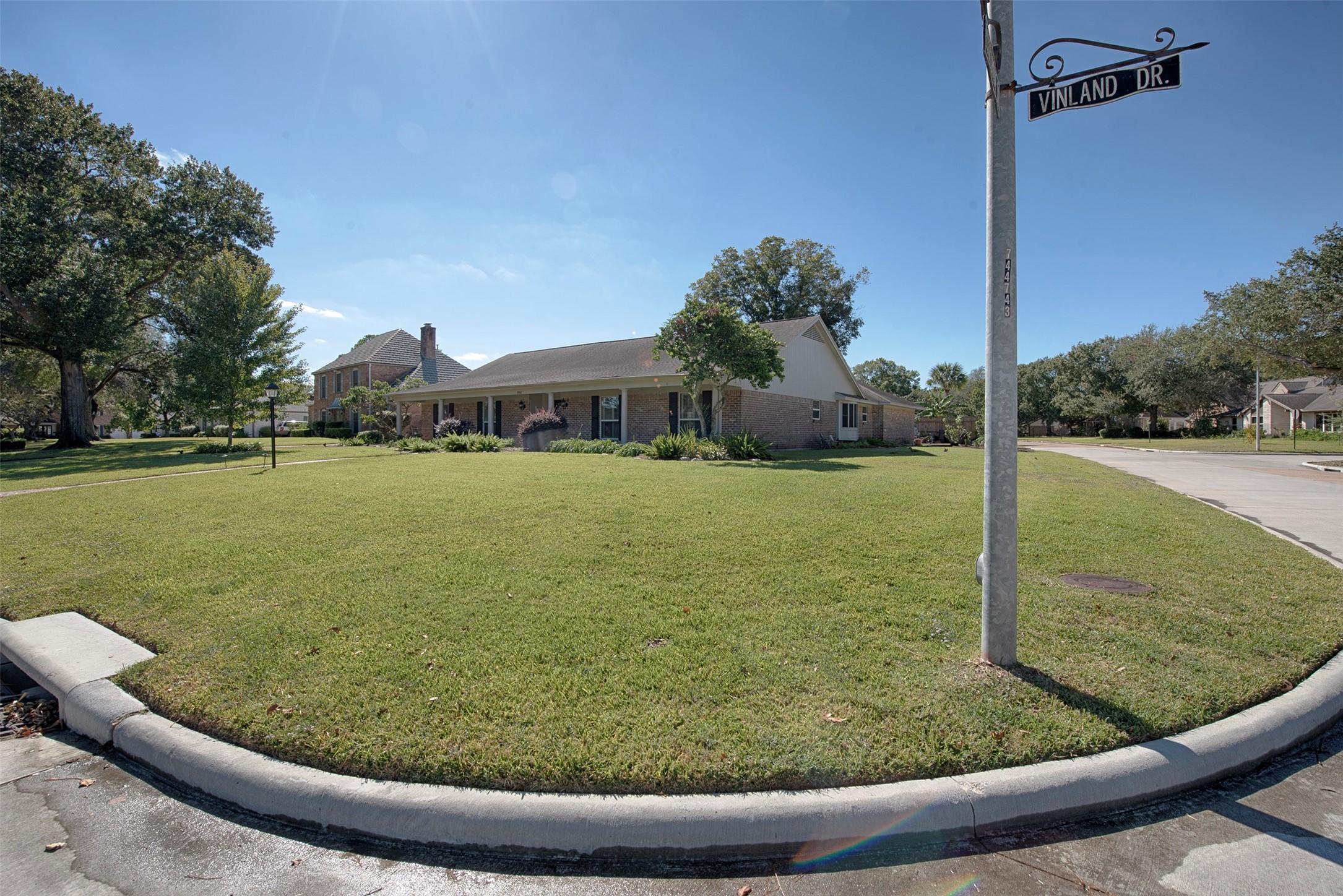 Image 2: Home is located on a corner lot with tremendous sp