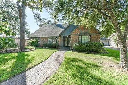 1326 Saxony Lane