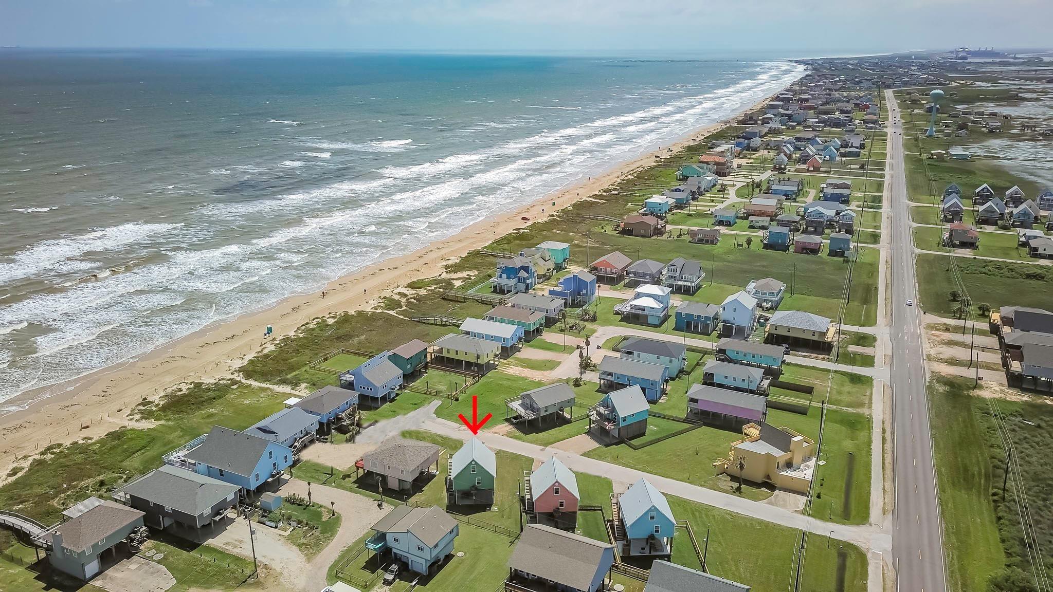 Image 2: Love the proximity to the beach